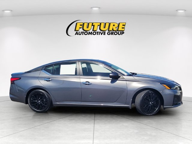 Used 2025 Gray Nissan 2.5 SV image 3