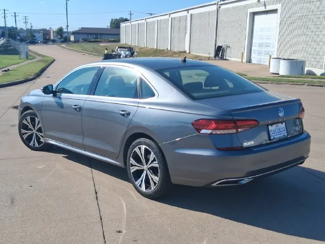 Used 2021 Gray Volkswagen 2.0T SE image 3