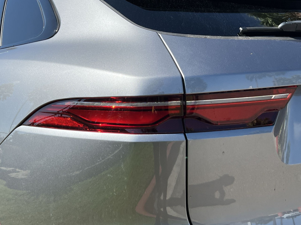 Used 2025  Jaguar P400 R-Dynamic S image 11