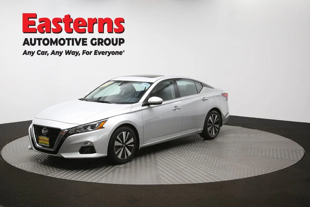 Used 2022 Silver Nissan 2.5 SL image 53