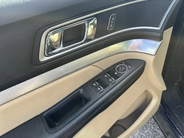 Used 2017 Blue Ford XLT image 24