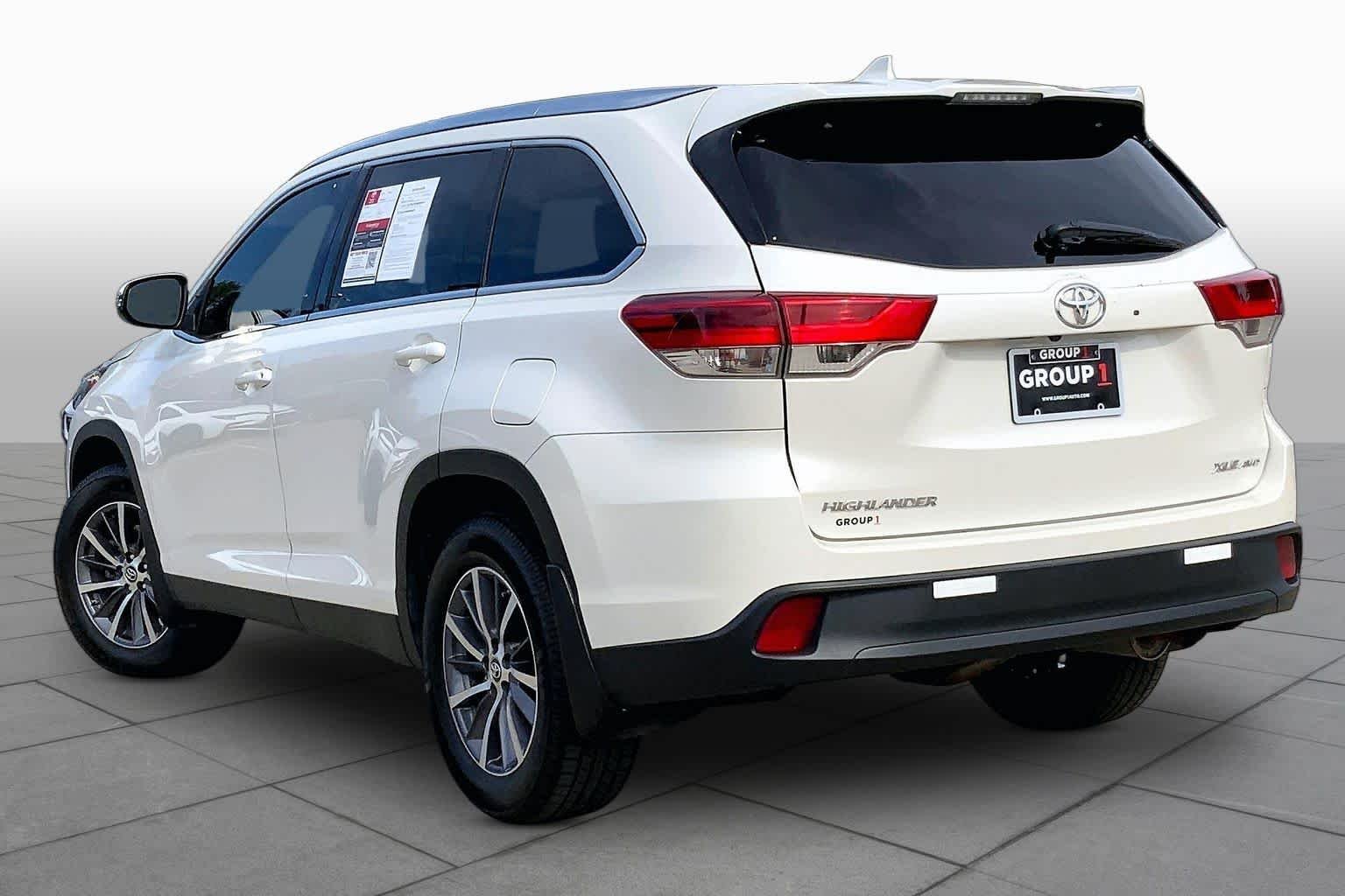 Used 2019 Blizzard Pearl Toyota XLE image 12