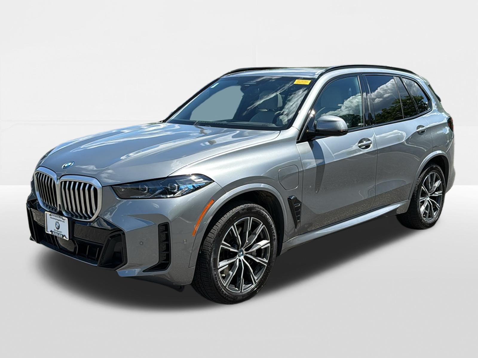 Used 2024 Skyscraper Grey Metallic BMW xDrive50e image 3