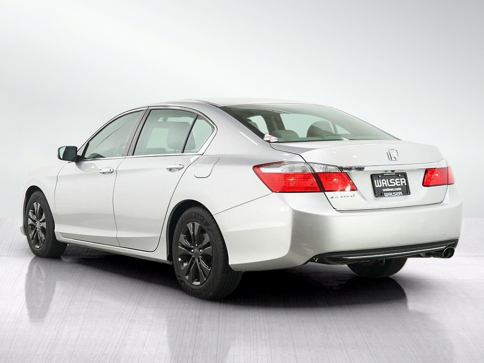 Used 2015 Alabaster Silver Metallic Honda LX image 3