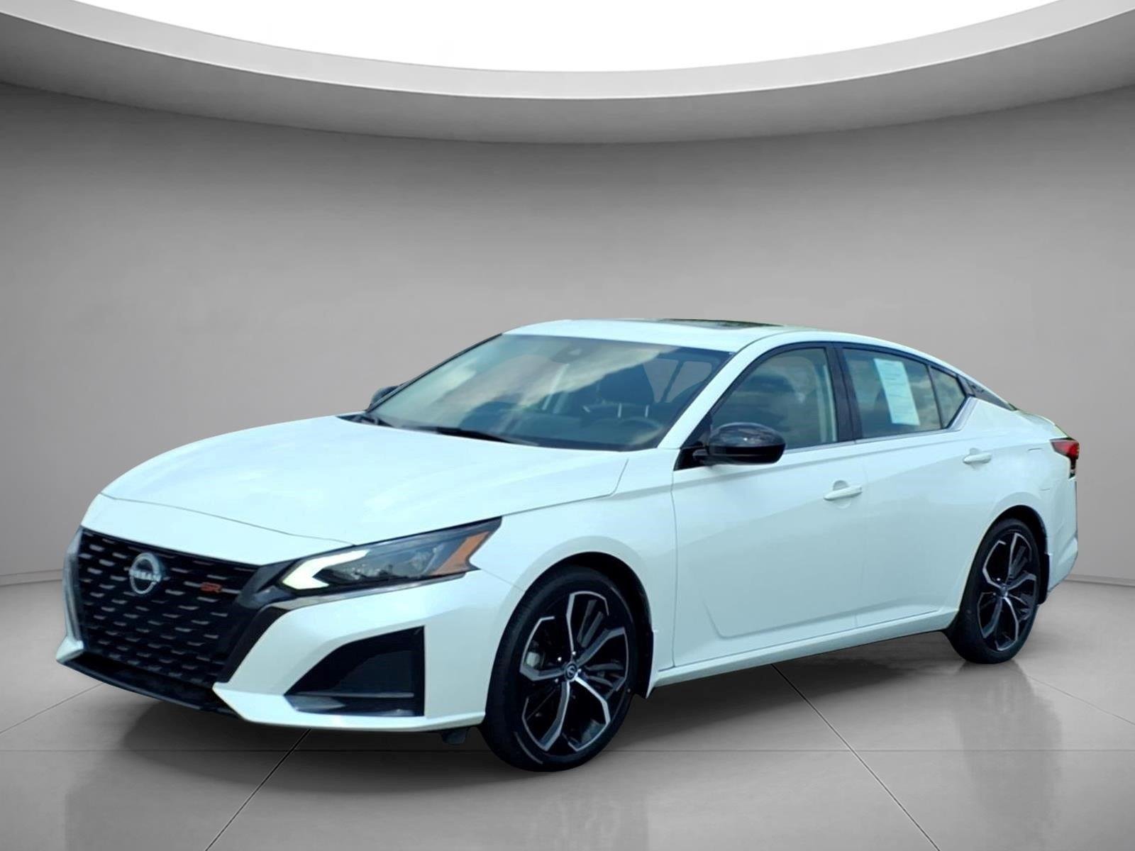Used 2023 Pearl White Tricoat Nissan 2.5 SR image 1