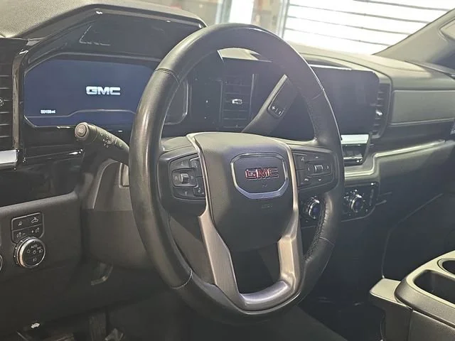 2024 GMC Sierra 1500 SLT - Photo 19
