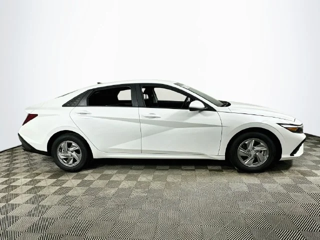 New 2026 White Hyundai SE image 2