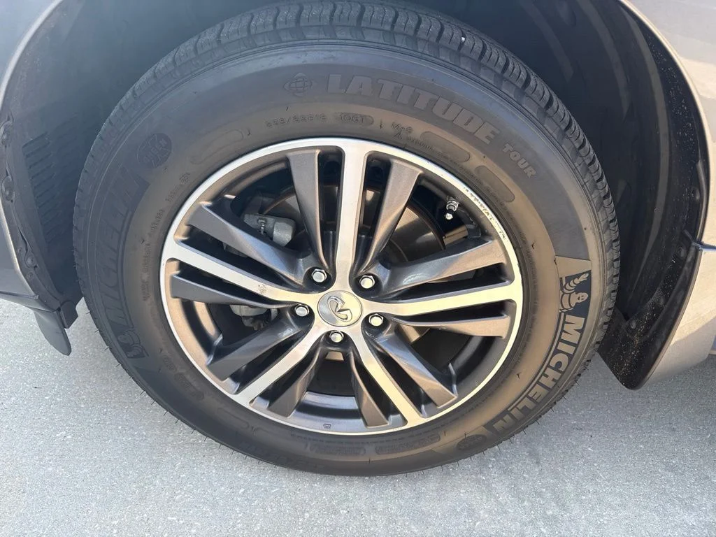 Used 2019 Gray INFINITI LUXE image 3