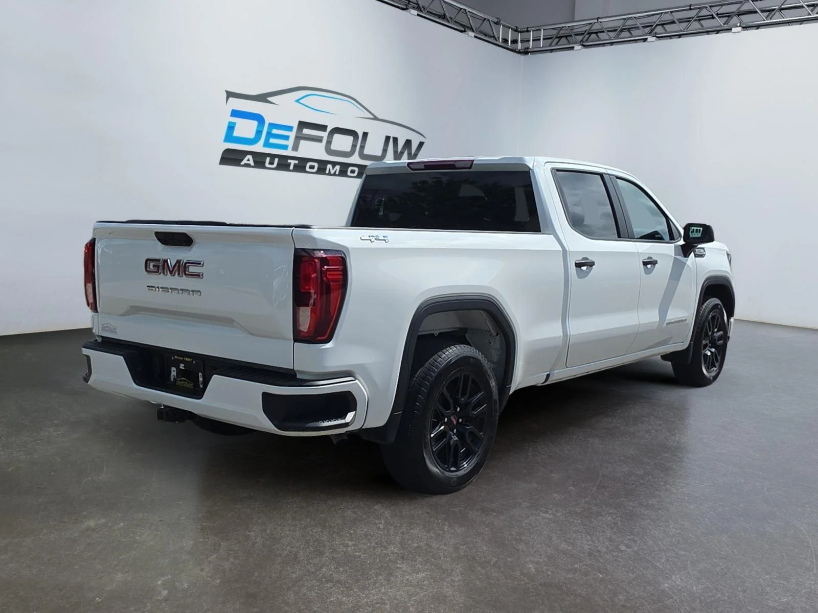 Used 2024 Summit White GMC Pro image 3