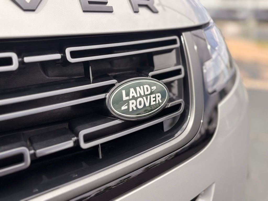 New 2026 Seoul Pearl Silver Land Rover Dynamic image 16