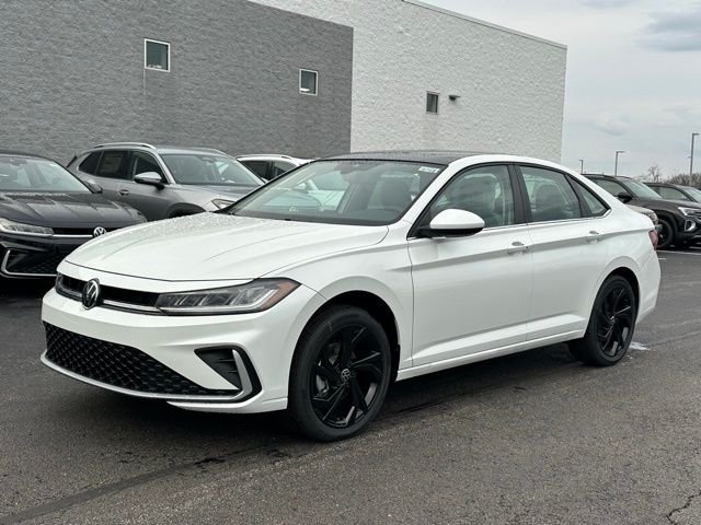 New 2026 Opal White Pearl Volkswagen 1.5T SE image 3