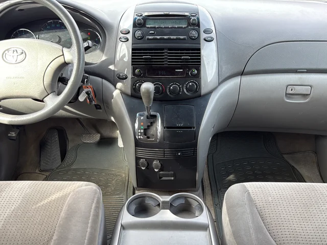Used 2010 Silver Toyota LE image 20