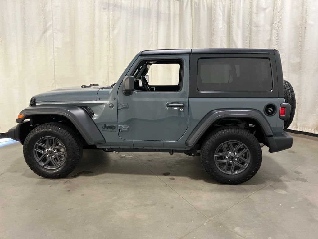Used 2024 Anvil Clear Coat Jeep Sport S image 21