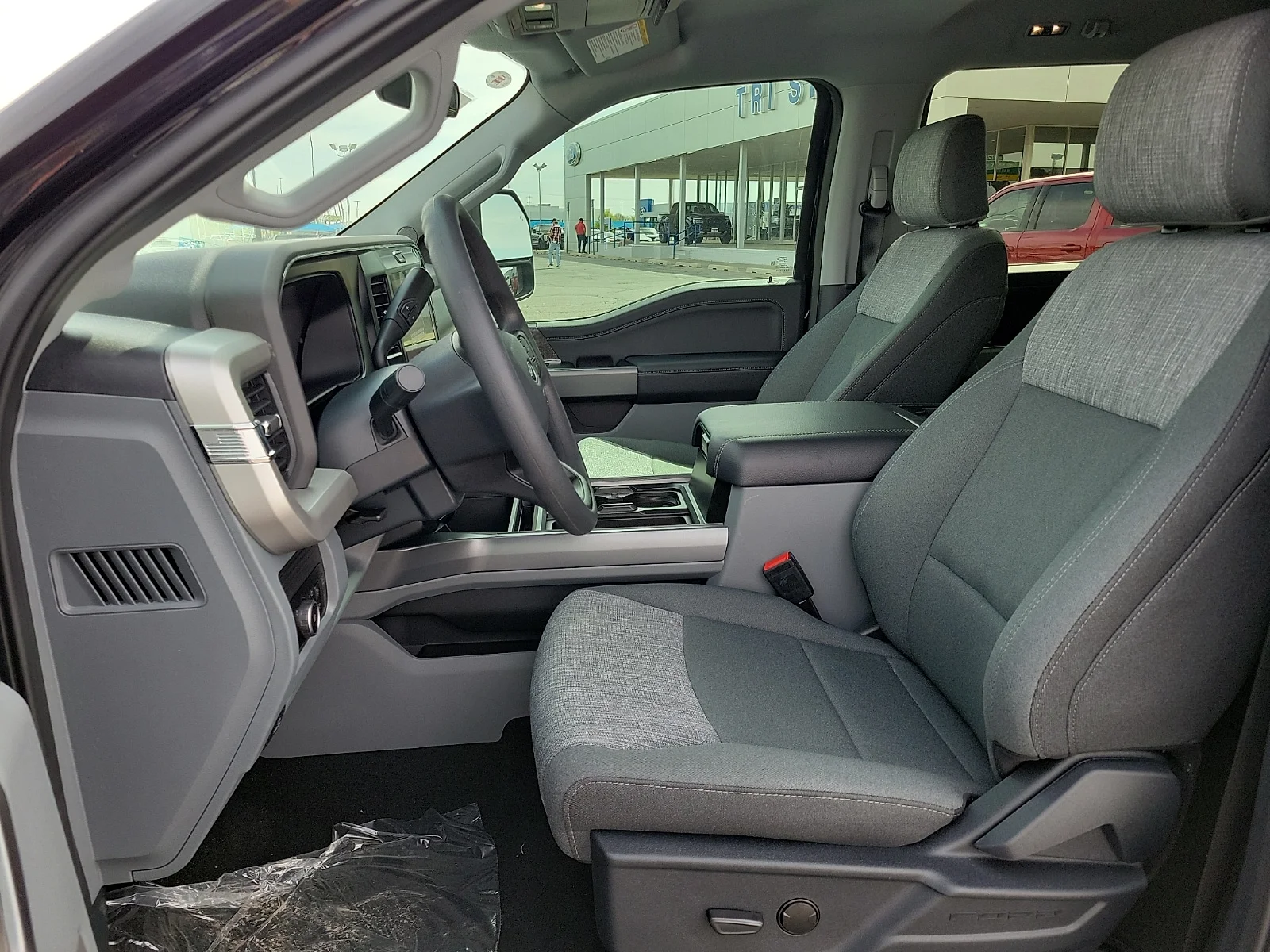 New 2026 Agate Black Metallic Ford F-250&reg; XLT image 12