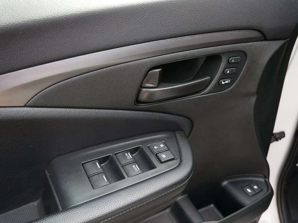 Used 2023  Honda EX-L image 15