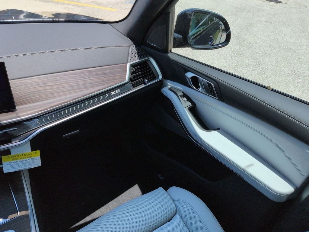New 2026 Tanzanite Blue II Metallic BMW xDrive50e image 17