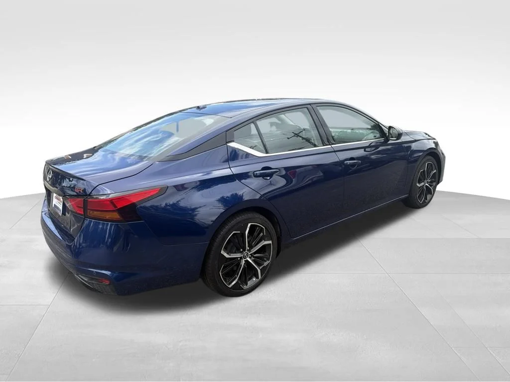 Used 2024 Blue Nissan 2.5 SR image 5
