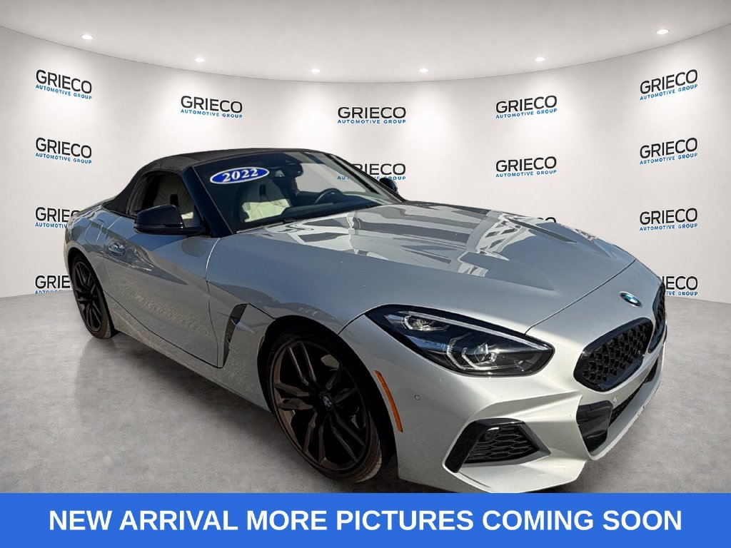 Used 2022 Silver BMW sDrive30i image 1