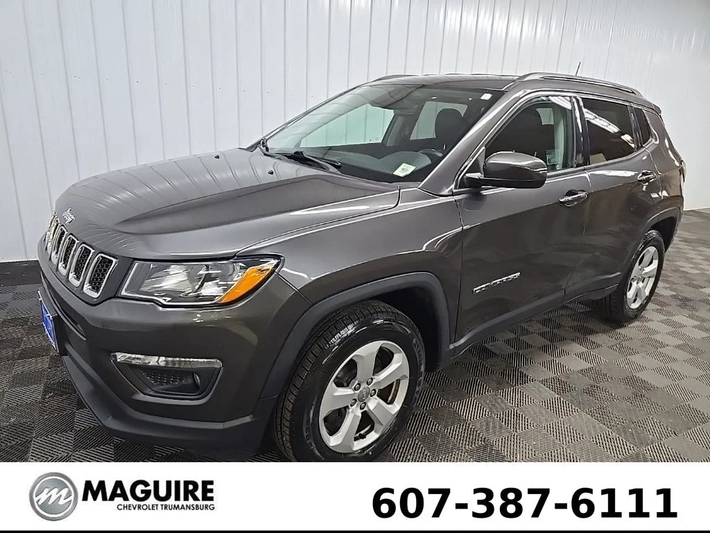 Used 2019 Gray Jeep Latitude image 8