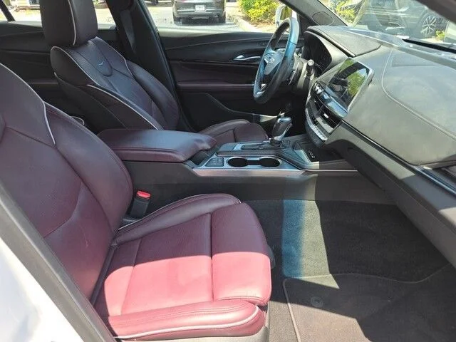 Used 2022 White Cadillac Sport image 9