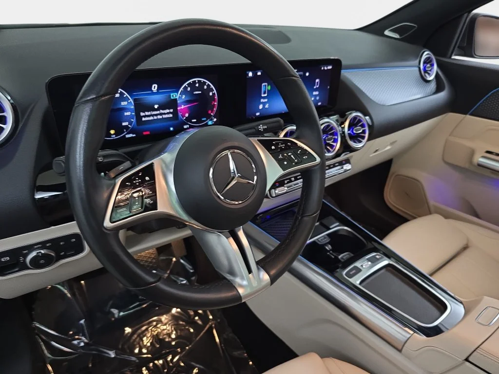 Used 2025  Mercedes-Benz GLA 250 image 18