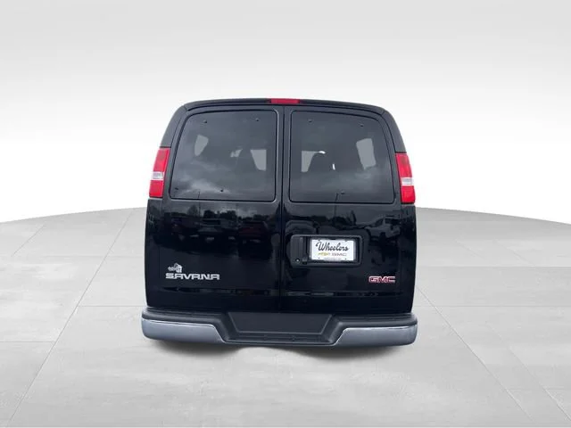 Used 2025 Onyx Black GMC LT image 4