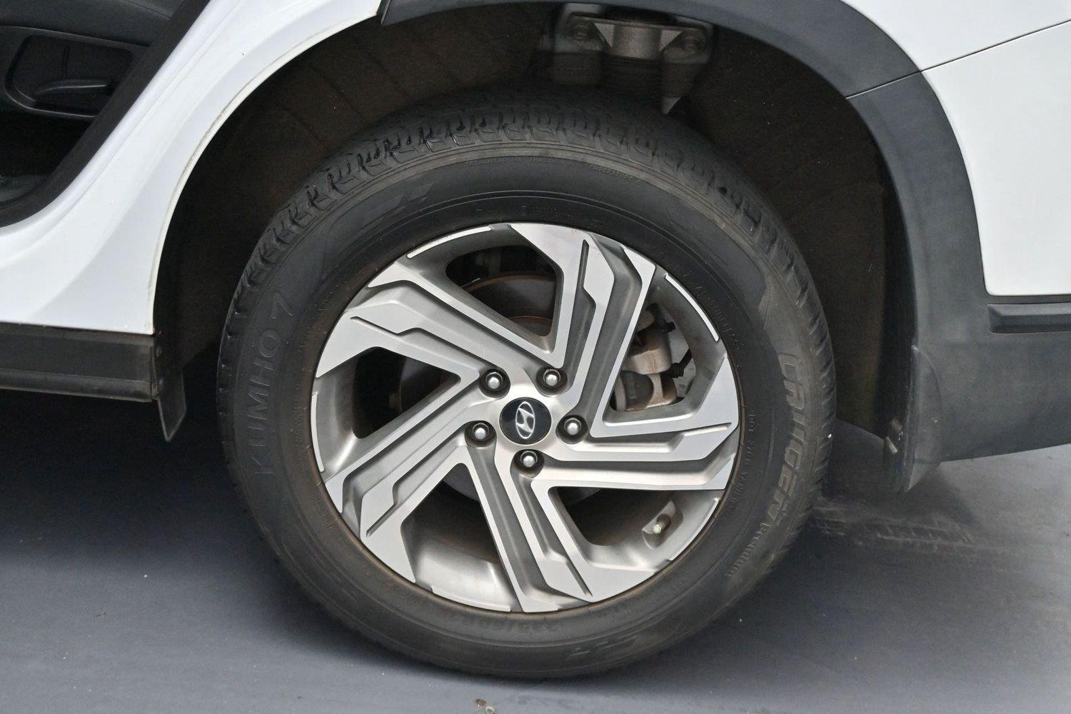 Used 2022 Quartz White Hyundai SE image 32