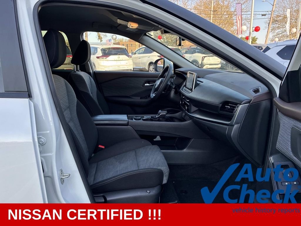 Used 2023 White Nissan SV image 10