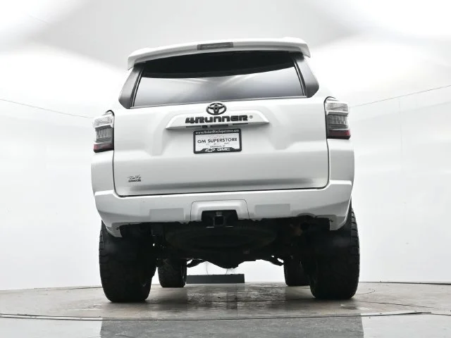 Used 2019 Super White Toyota SR5 image 28
