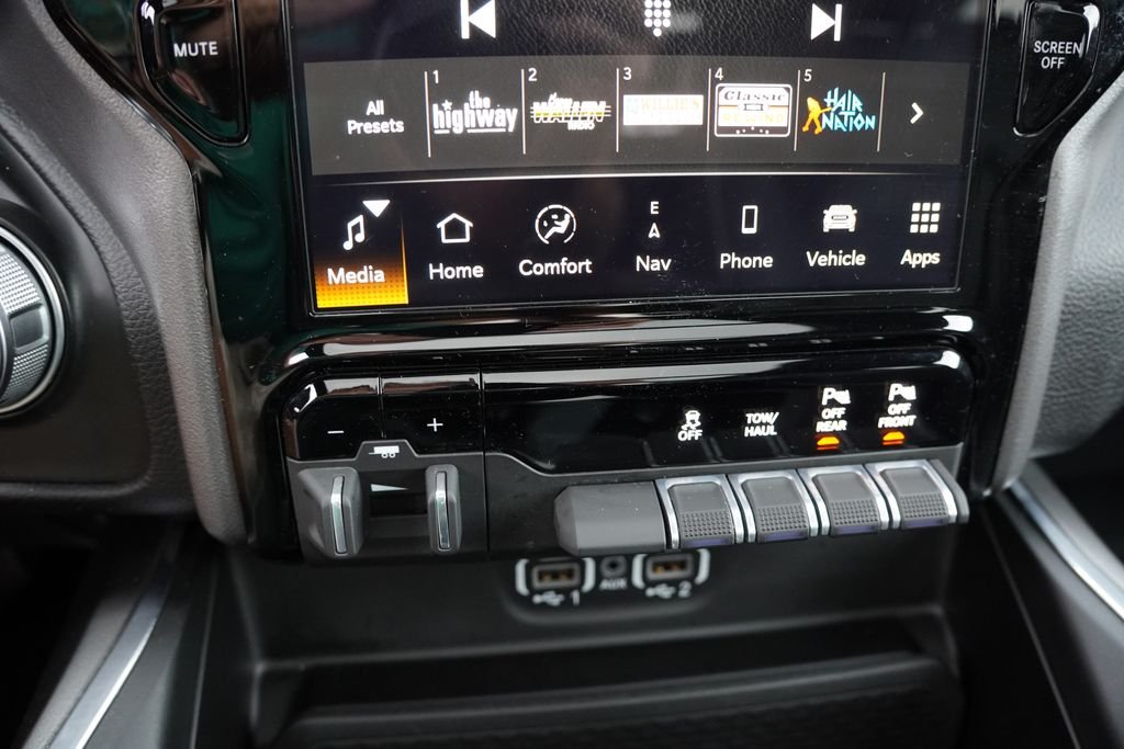Used 2023 Silver Ram Laramie image 29