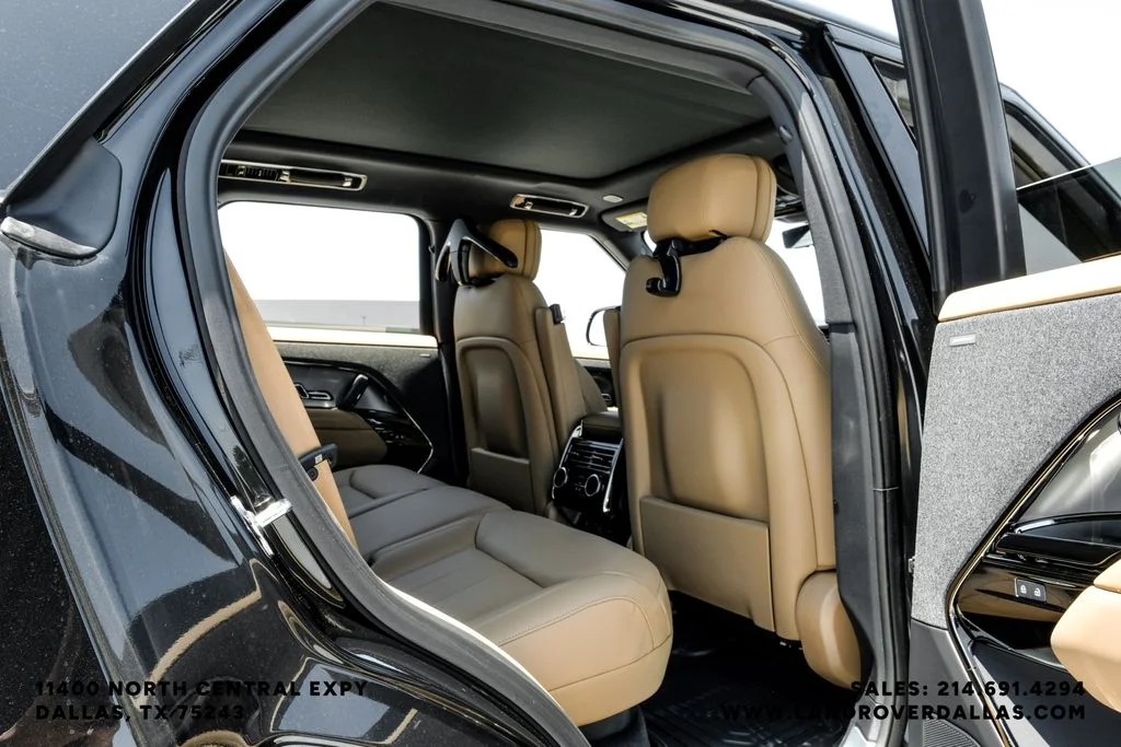 New 2026 Santorini Black Metallic Land Rover SE image 35