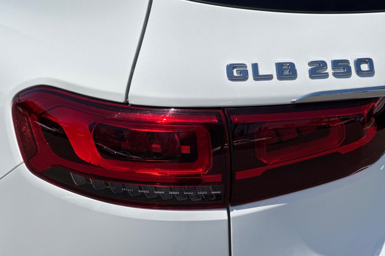 Used 2022 White Mercedes-Benz GLB 250 image 14