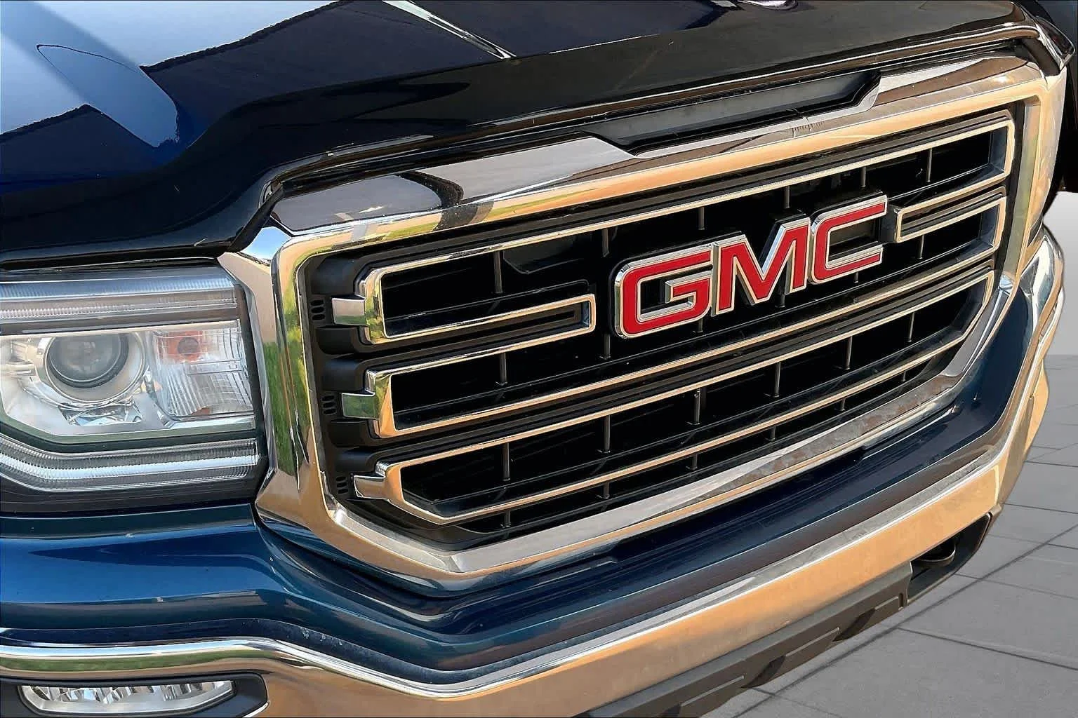 Used 2019 Stone Blue Metallic GMC SLE image 28
