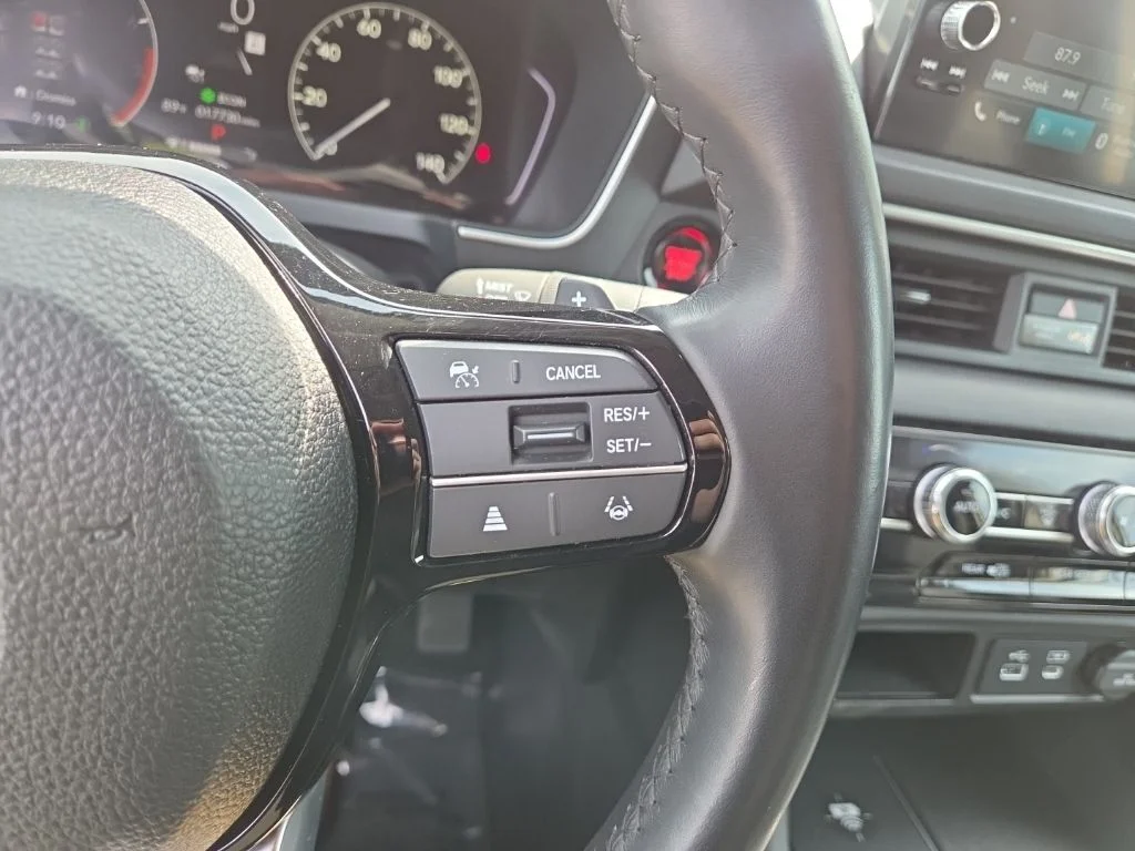 Used 2023 White Honda EX-L image 23