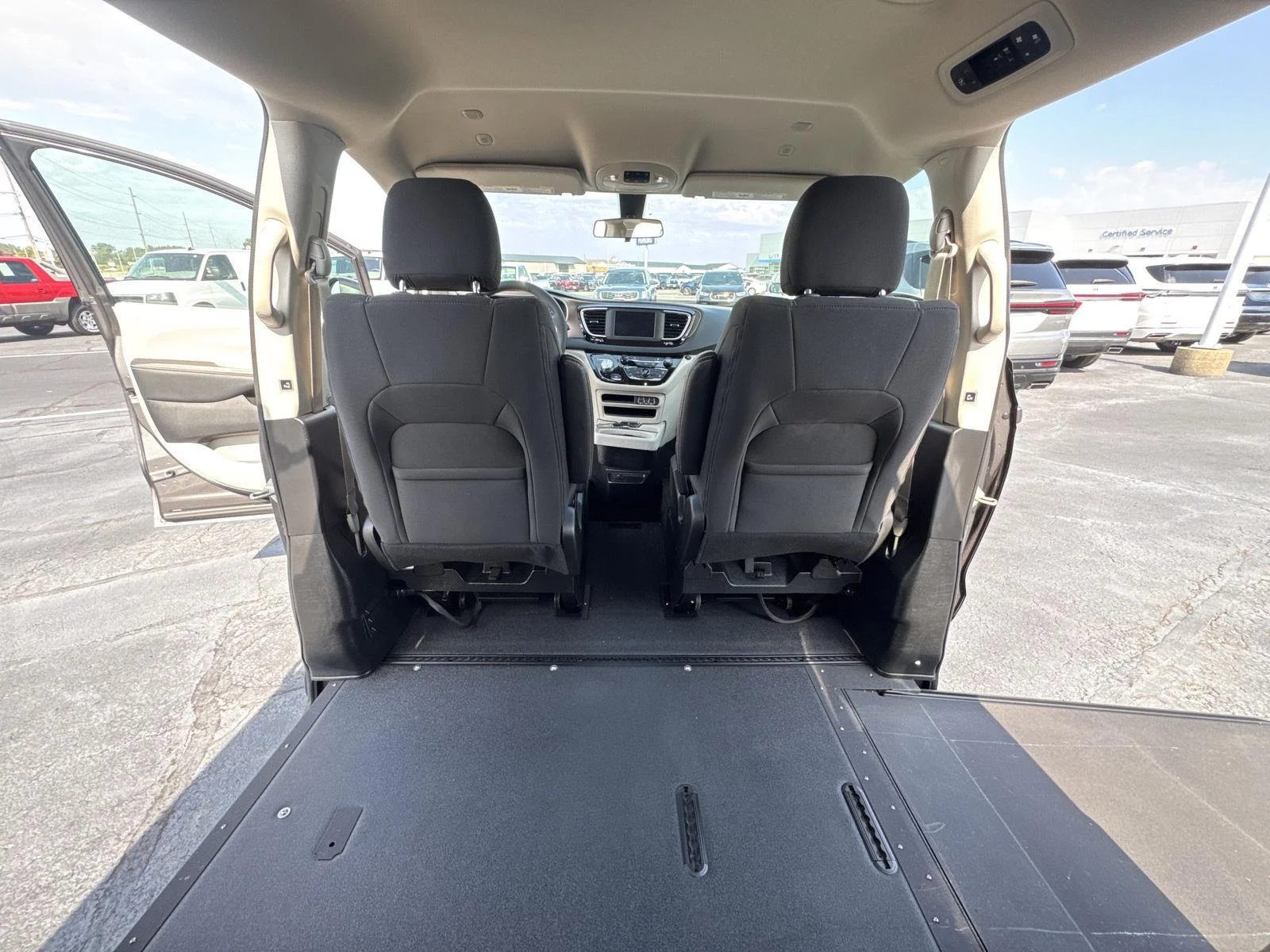 Used 2022 Granite Crystal M Chrysler LX image 11