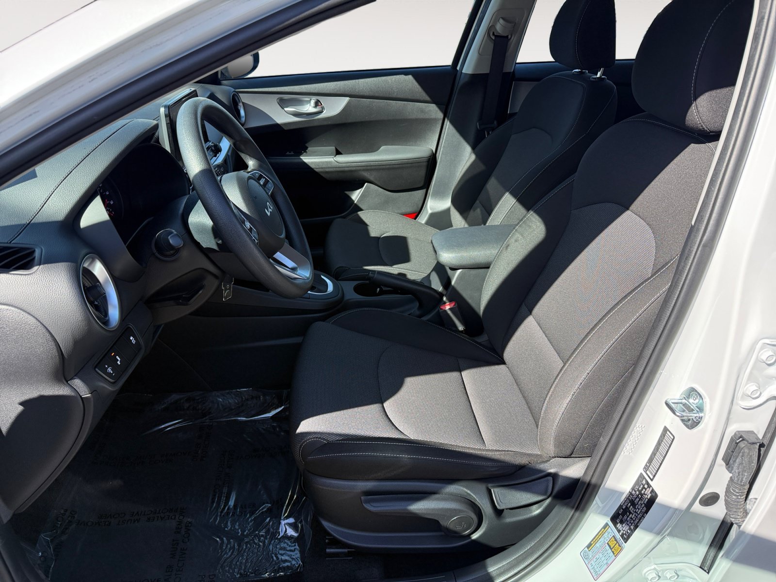 Used 2023 Snow White Pearl Kia LXS image 10