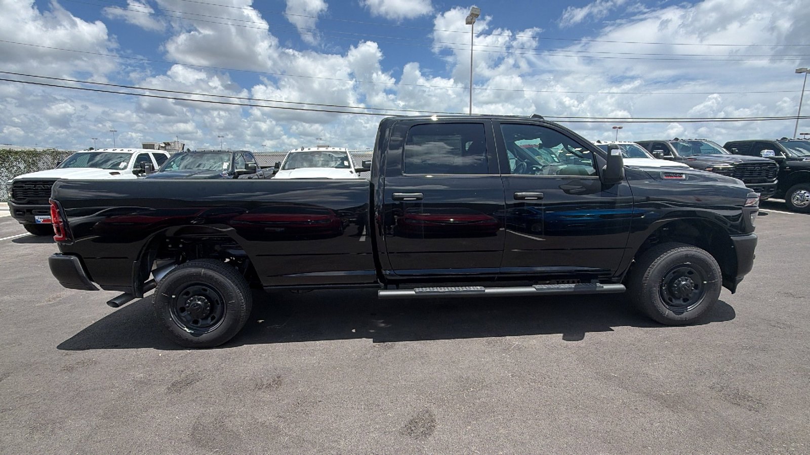 New 2026 Diamond Black Crystal Pearl-Coat Exterior Paint RAM Tradesman image 4