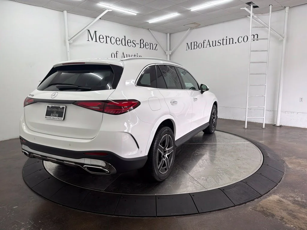 New 2027 White Mercedes-Benz GLC 300 image 7