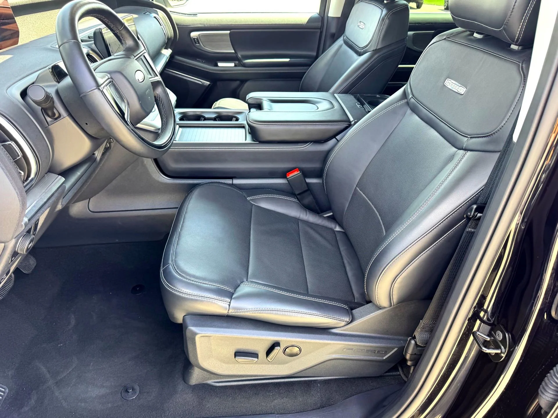 Used 2025  Ford Platinum image 12