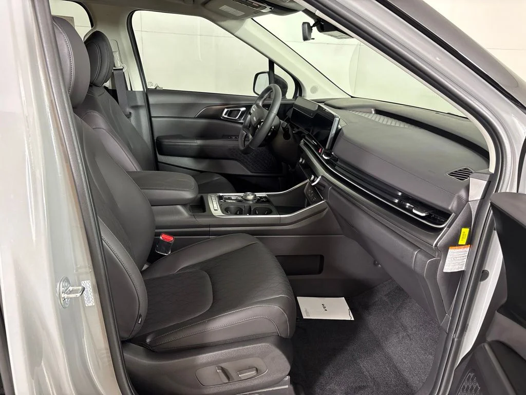 New 2027 Silver Kia EX image 15