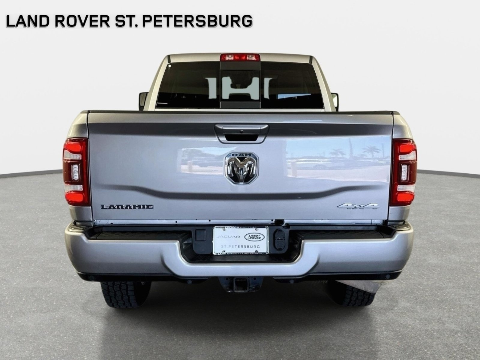 Used 2024 Billet Silver Metallic Clearcoat Ram Laramie image 6
