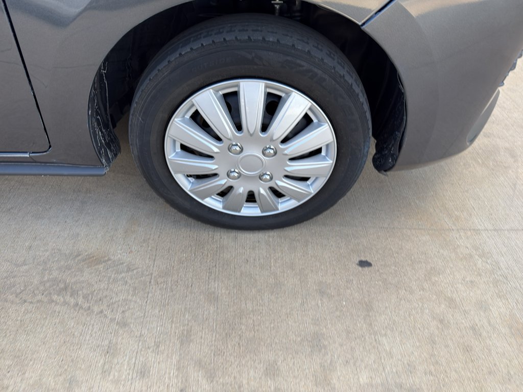 Used 2024 Graphite Gray Metallic Mitsubishi ES image 29