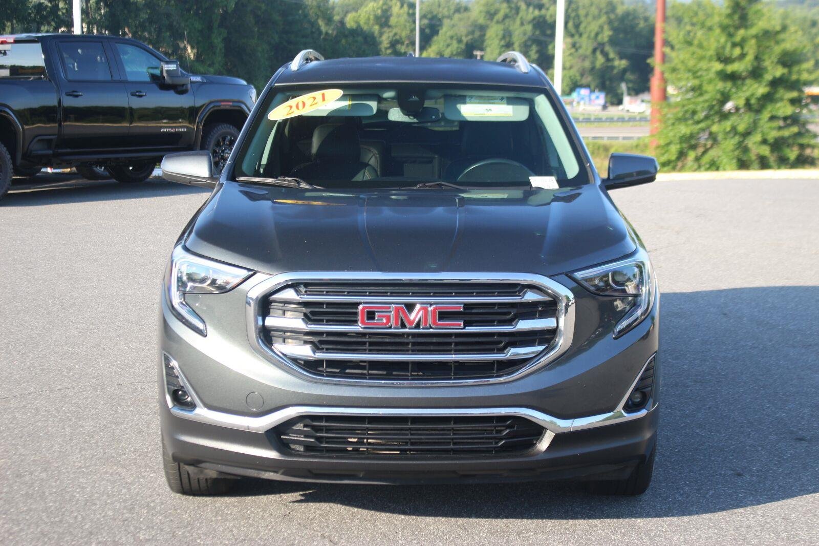 Used 2021 GRAPHITE GRAY METALLIC GMC SLT image 2