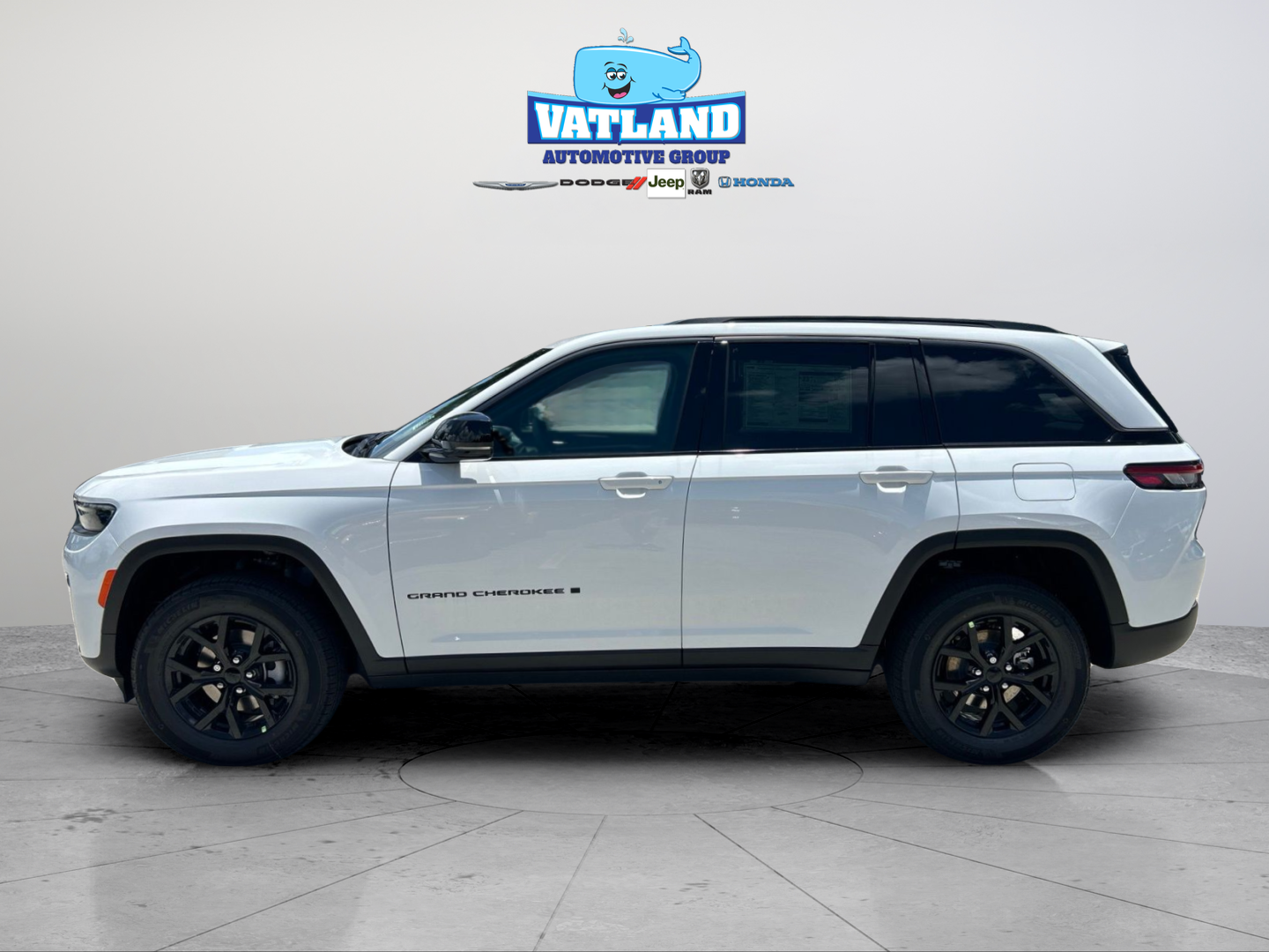 New 2026 Bright White Clear-Coat Exterior Paint Jeep Laredo Altitude image 2