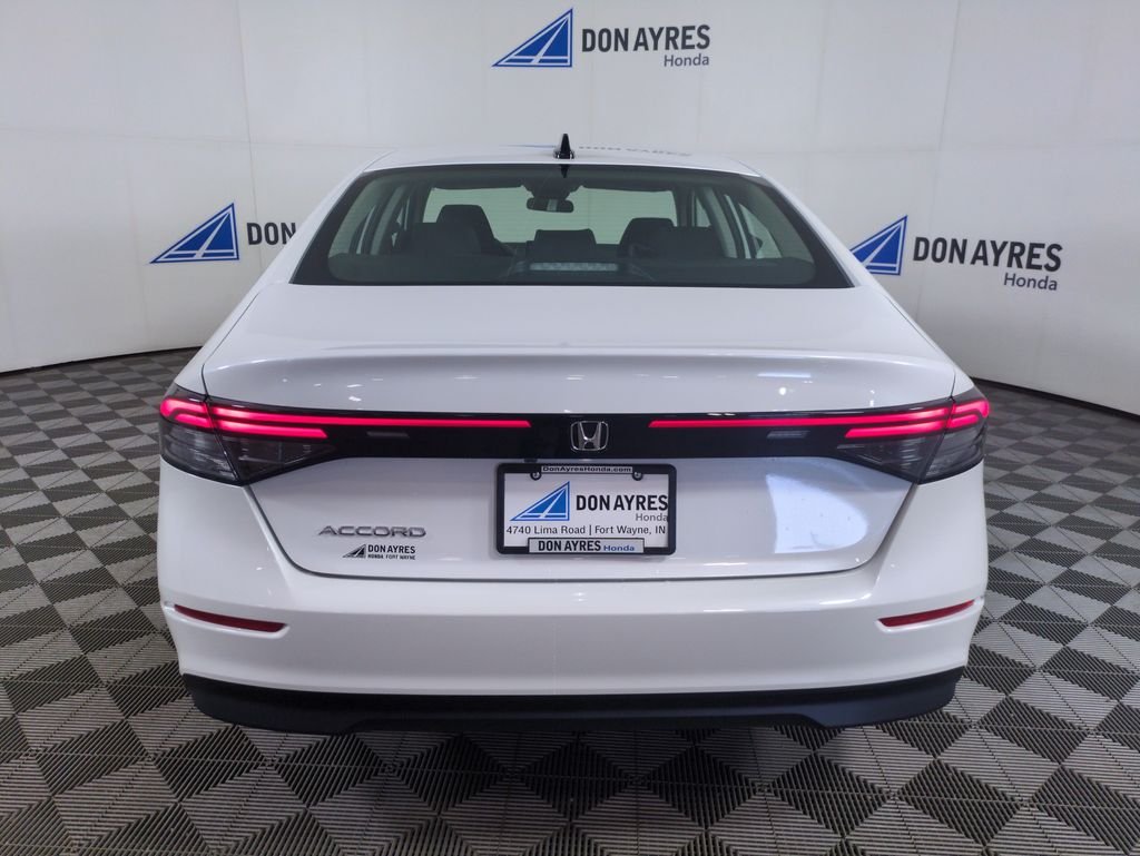 New 2026 Platinum White Pearl Honda SE image 4
