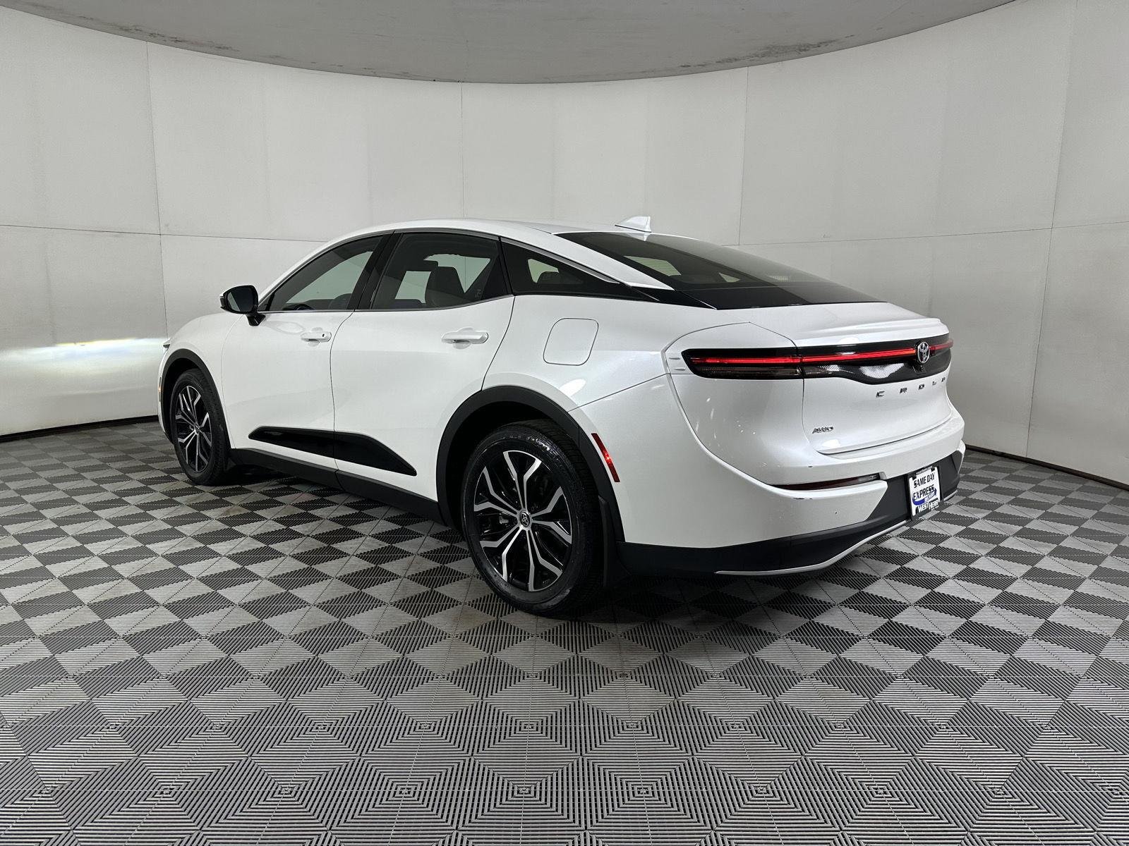 Used 2023 Oxygen White Toyota XLE image 8