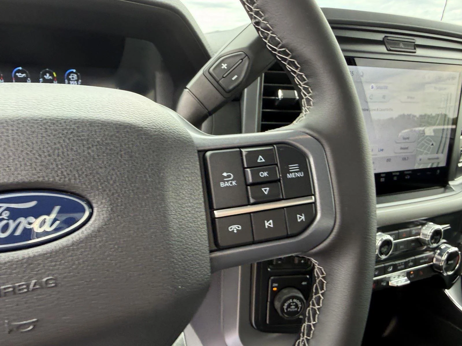 New 2026 Agate Black Ford XLT image 17