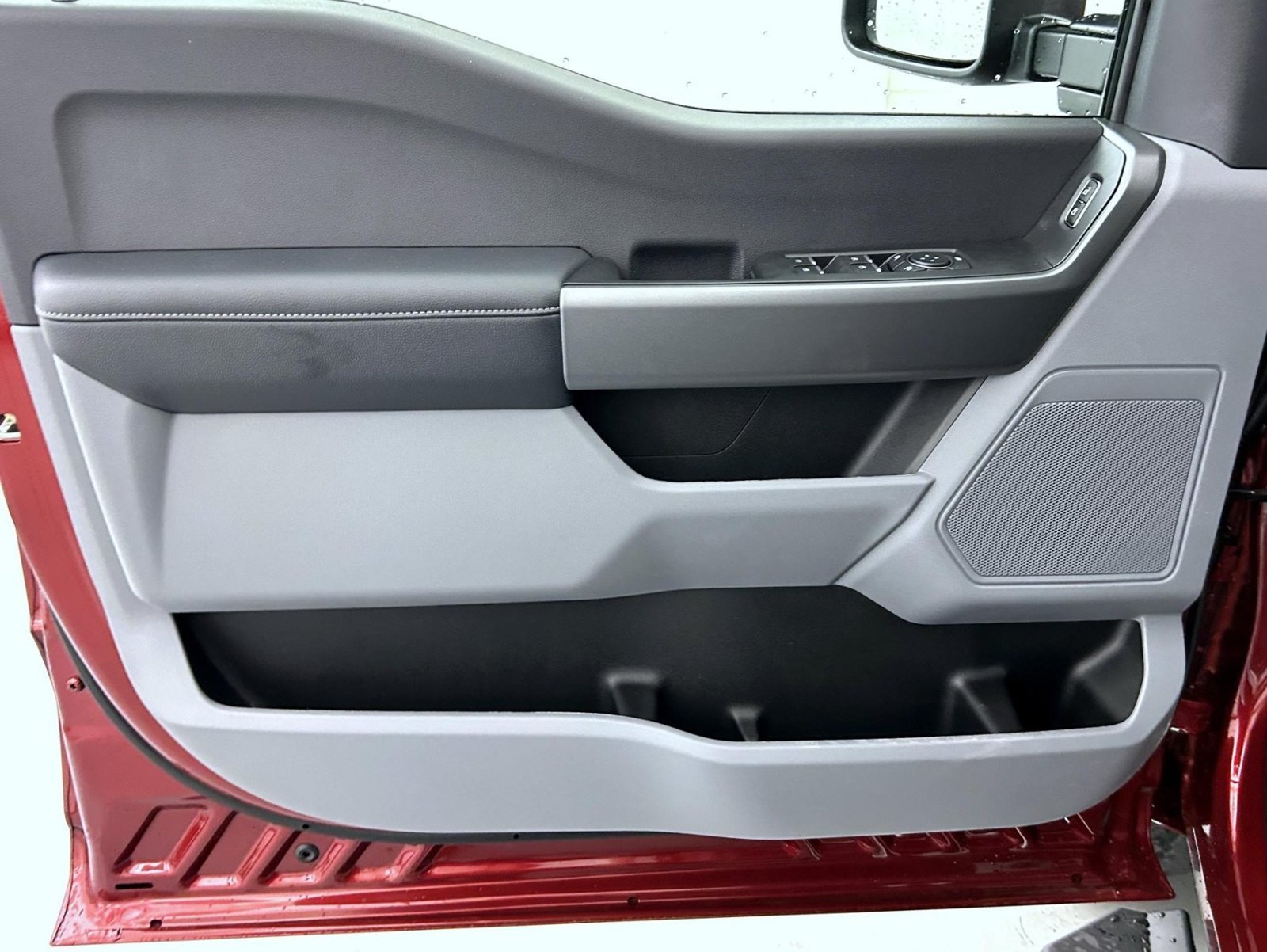New 2026 Ruby Red Metallic Tinted Clearcoat Ford XLT image 9