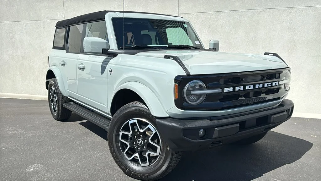 2023 Ford Bronco Outer Banks 4x4's photo