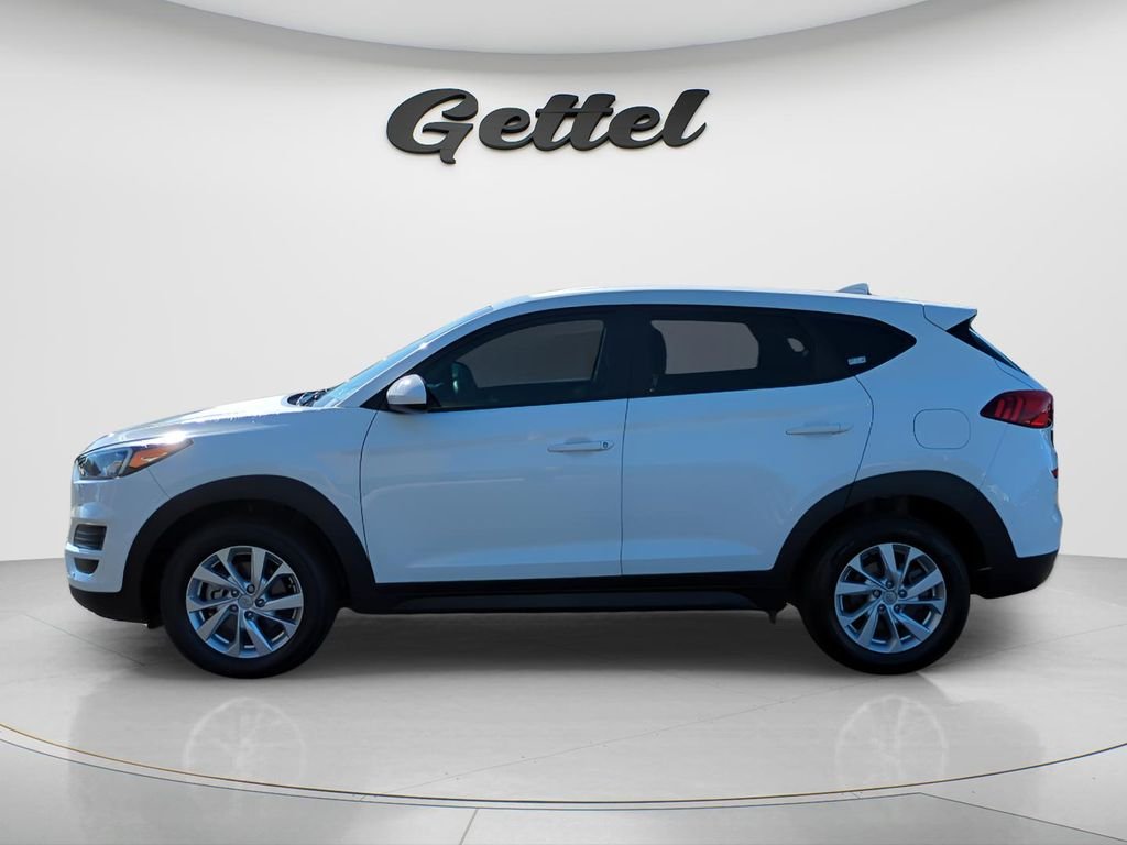 Used 2020 White Hyundai SE image 7